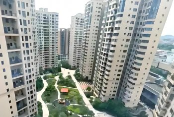 萬(wàn)潤(rùn)金軌廣場(chǎng)